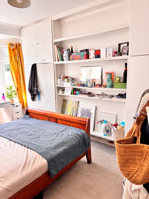 Room Trelawn Road in Greater London