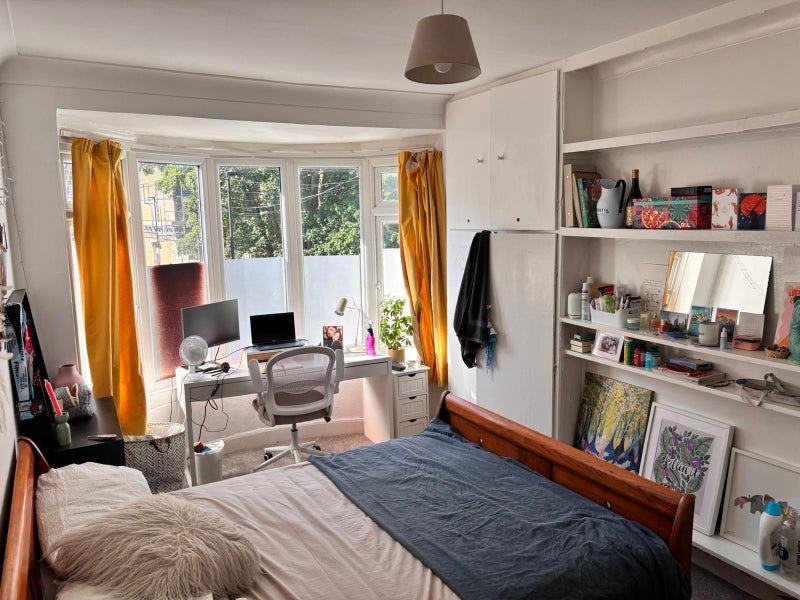 Room Trelawn Road in Greater London