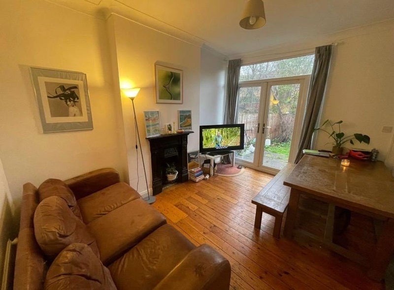 Room Trelawn Road in Greater London