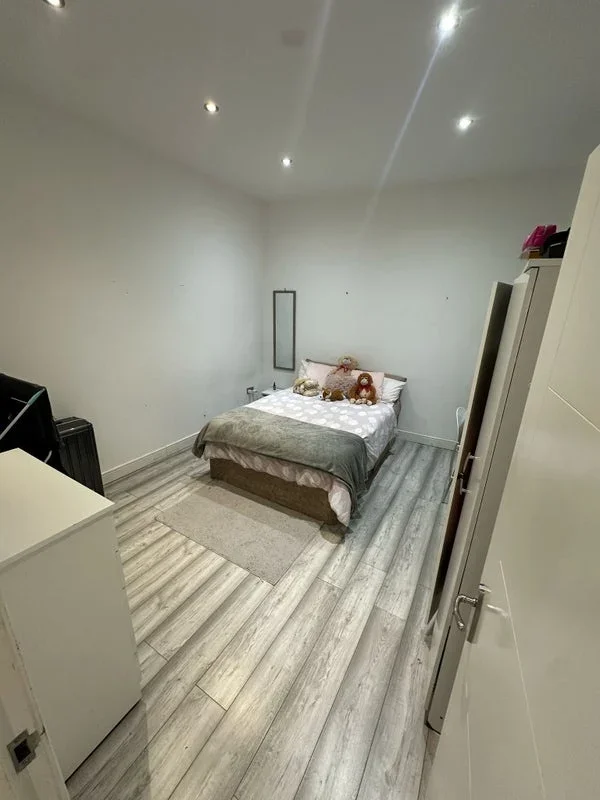 Flat St. Nicholas Way in Greater London