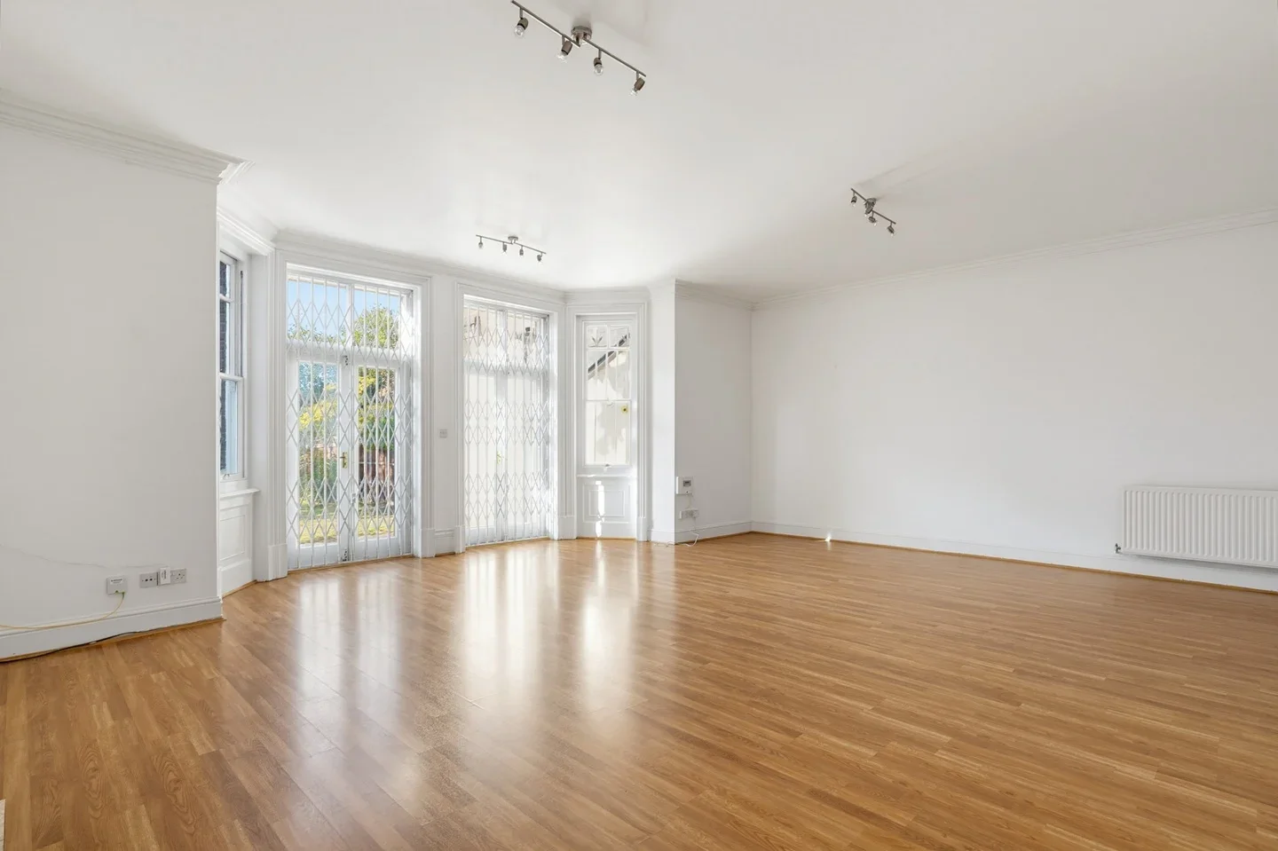 Flat Maresfield Gardens in Greater London