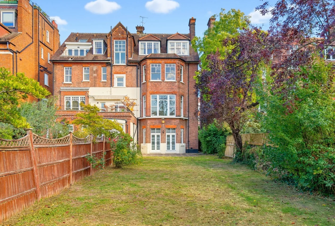 Flat Maresfield Gardens in Greater London
