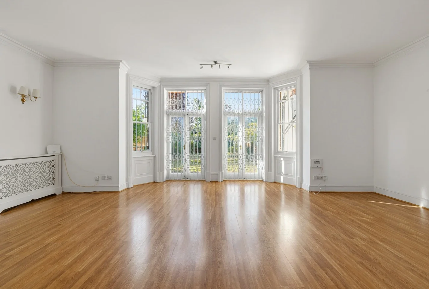 Flat Maresfield Gardens in Greater London
