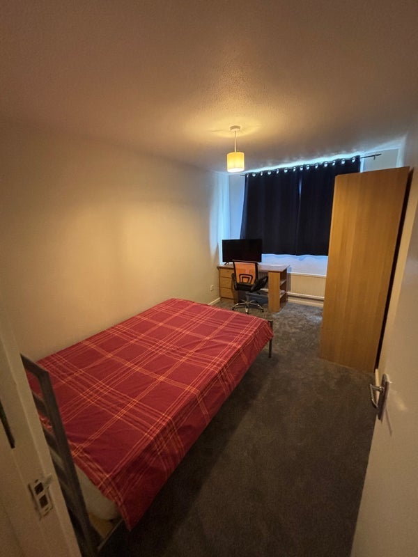 Room Rouel Road in Greater London