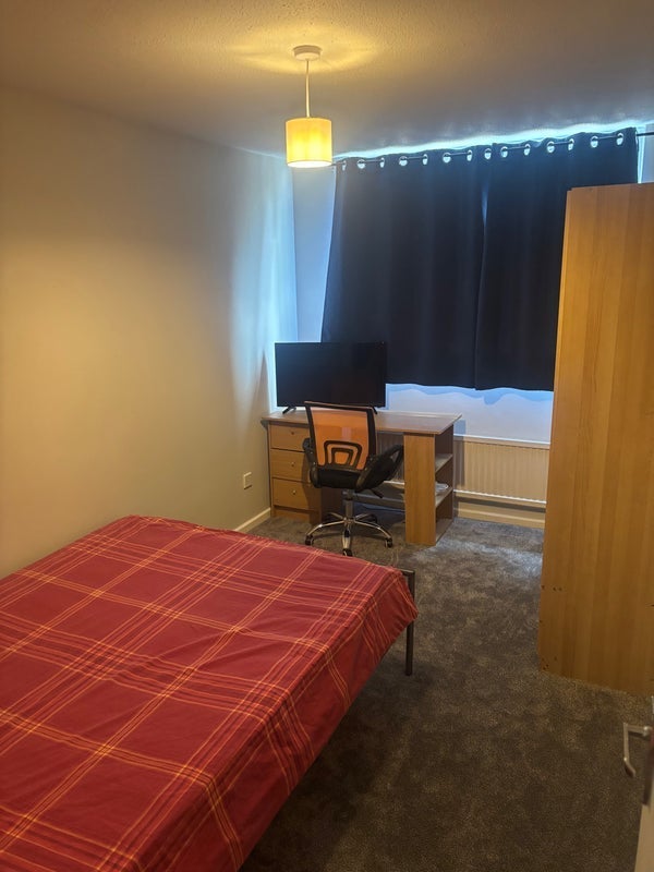 Room Rouel Road in Greater London