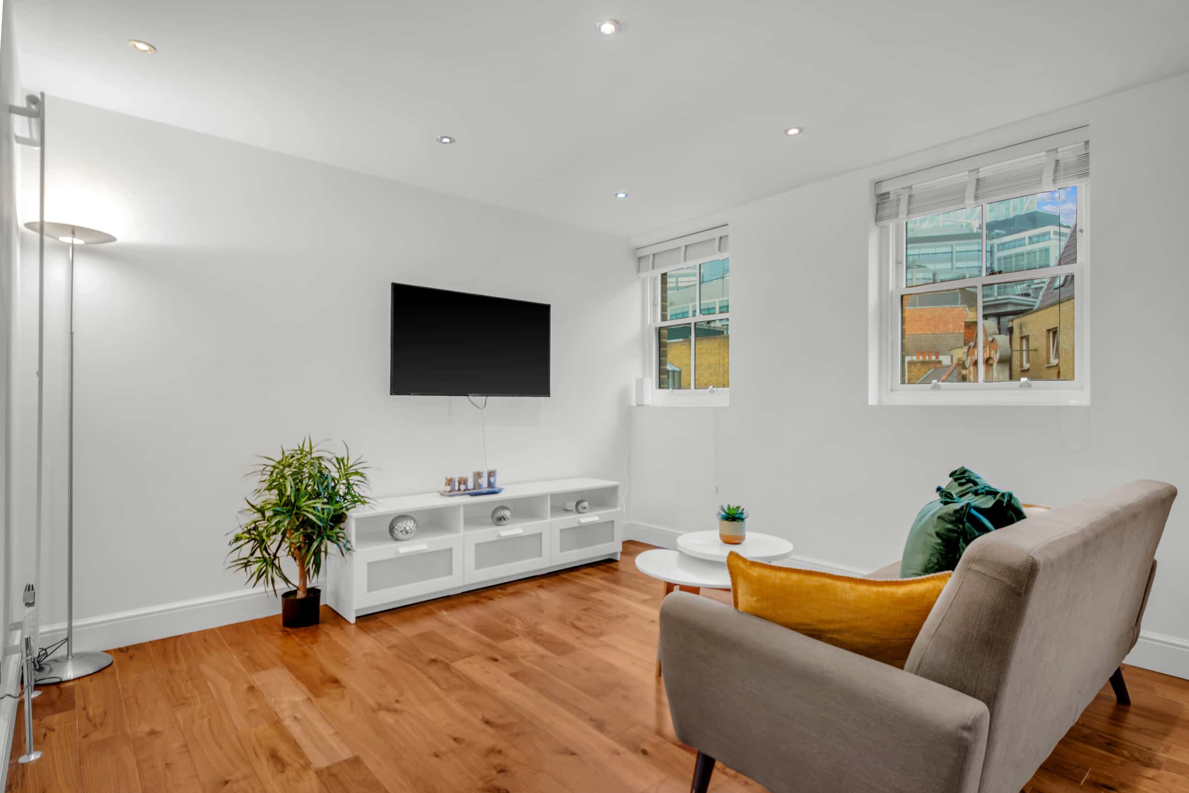 Flat Sandy's Row in Greater London