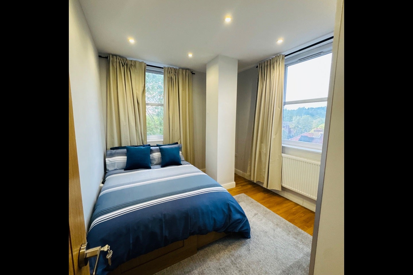 Room Cavendish Avenue in Greater London
