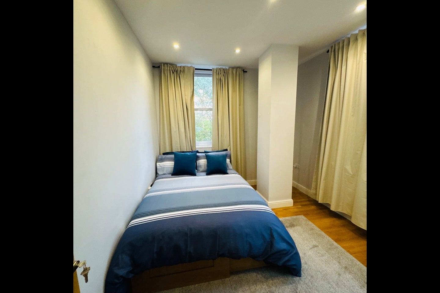Room Cavendish Avenue in Greater London