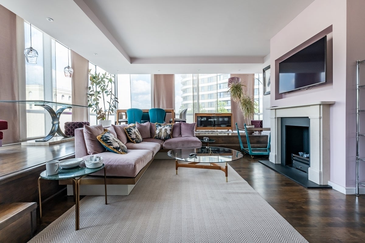 Flat Grosvenor Road in City of Westminster