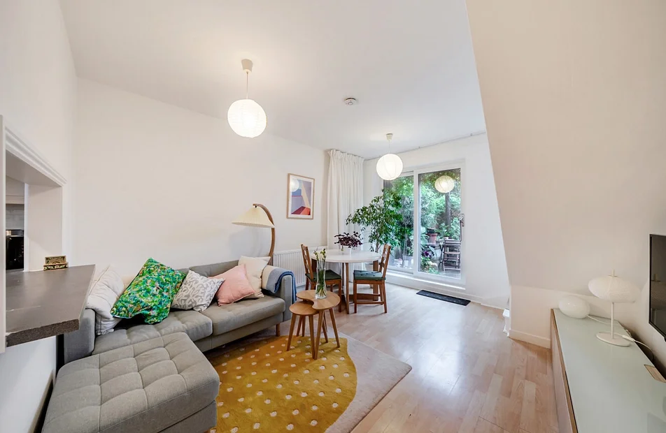 Flat Brightwell Crescent in Greater London