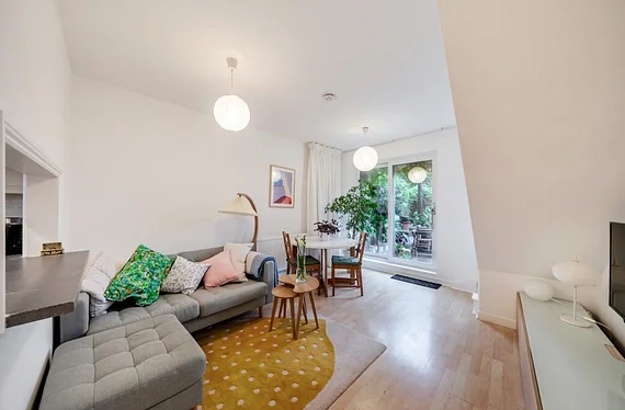 Flat Brightwell Crescent in Greater London