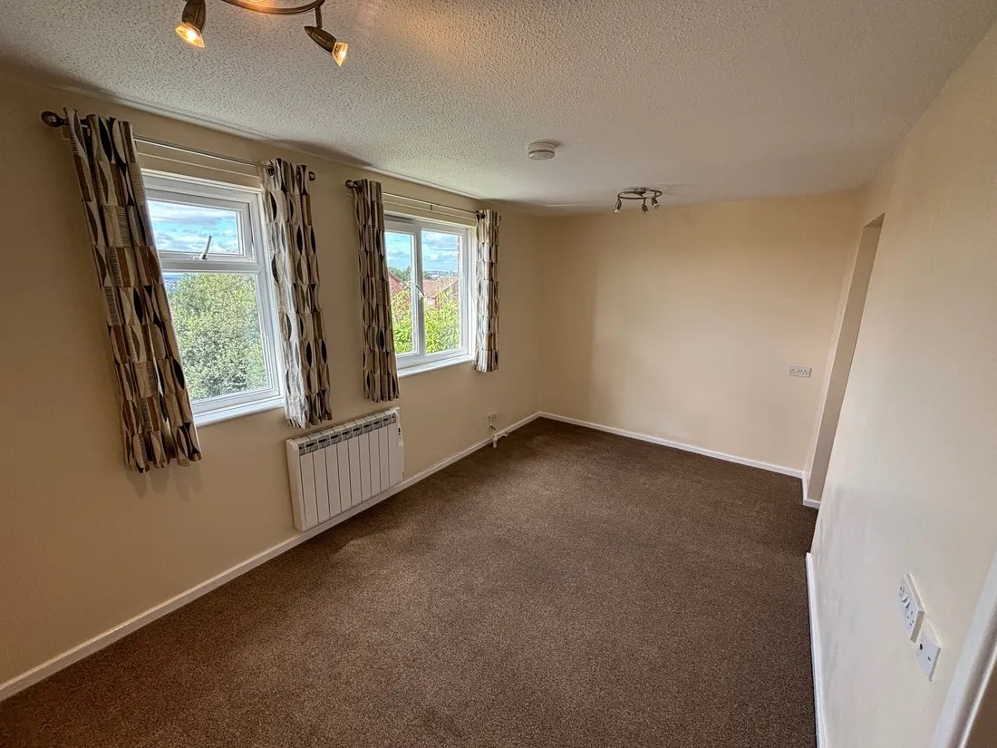 Flat Bronwydd in Swansea