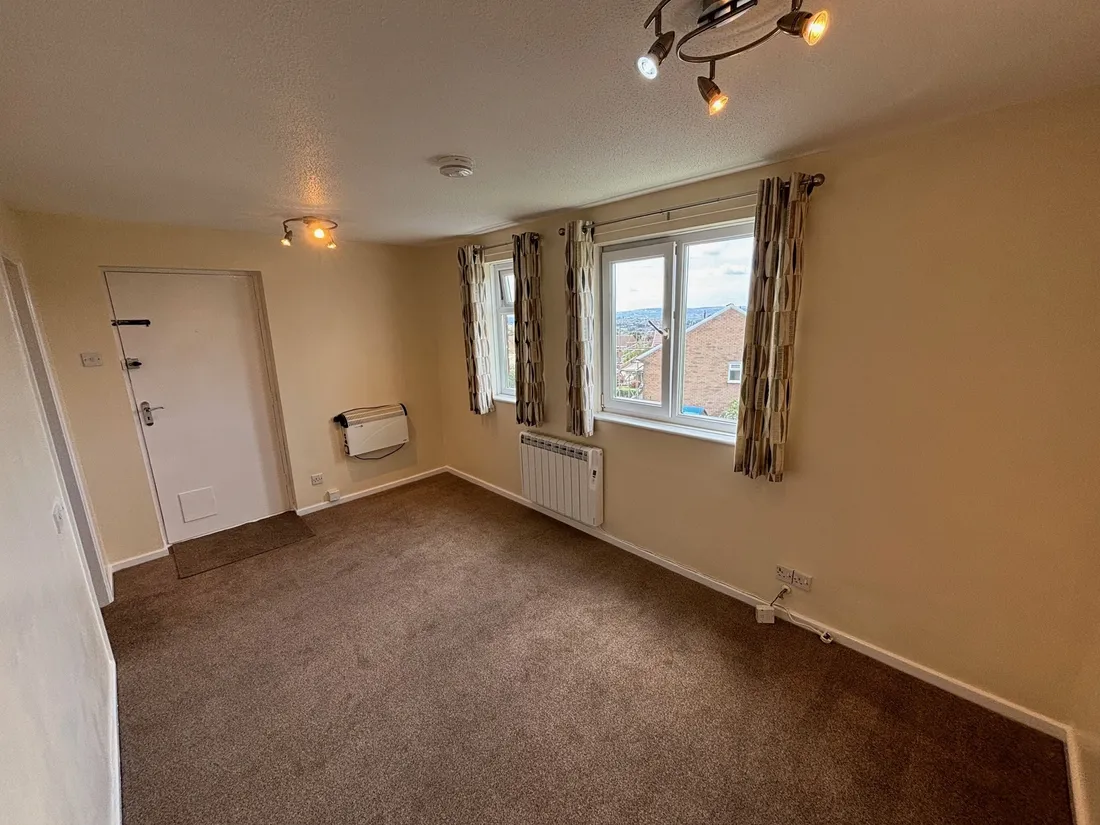 Flat Bronwydd in Swansea