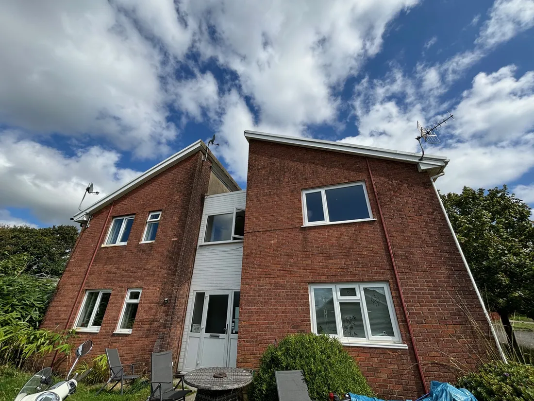 Flat Bronwydd in Swansea