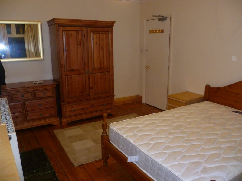 Room Bamford Road in Manchester