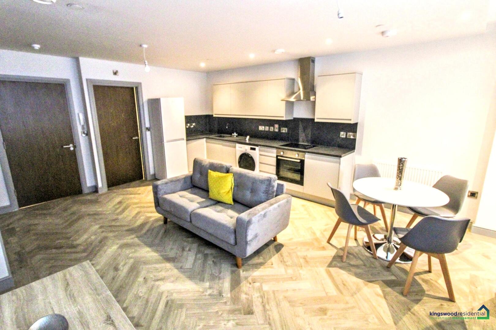Flat Long Row in Nottingham