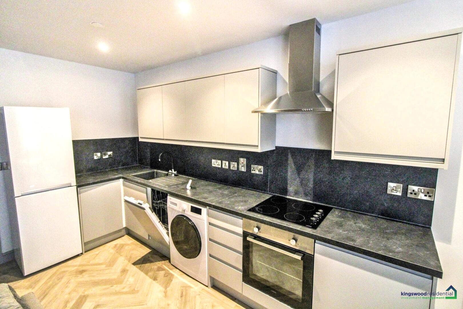 Flat Long Row in Nottingham