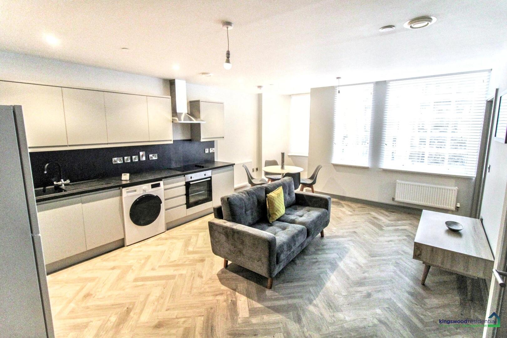 Flat Long Row in Nottingham