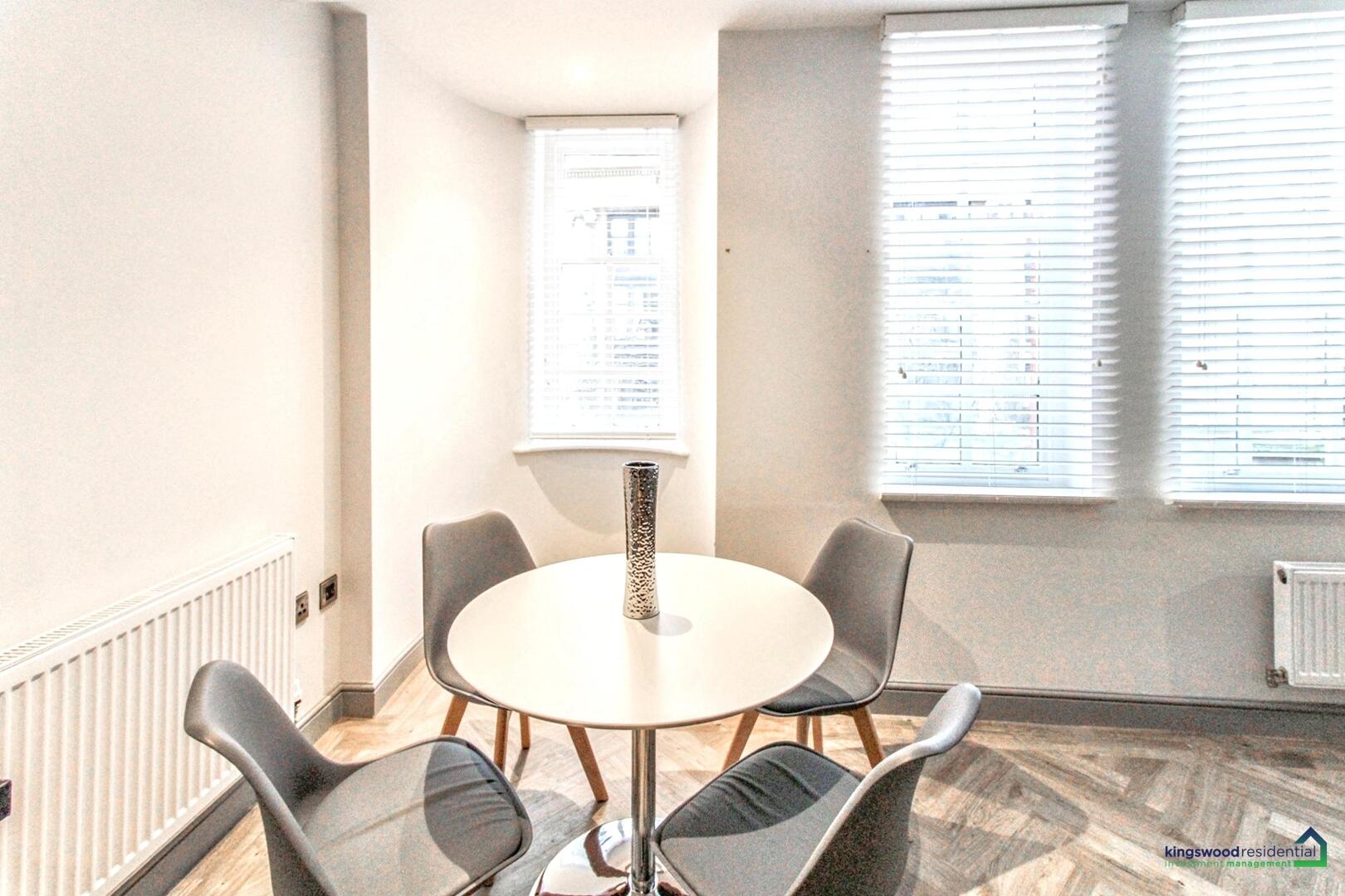 Flat Long Row in Nottingham