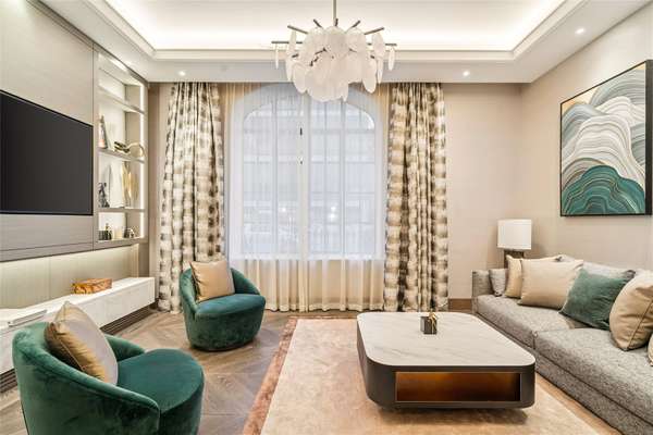 Flat Chesterfield Hill in City of Westminster
