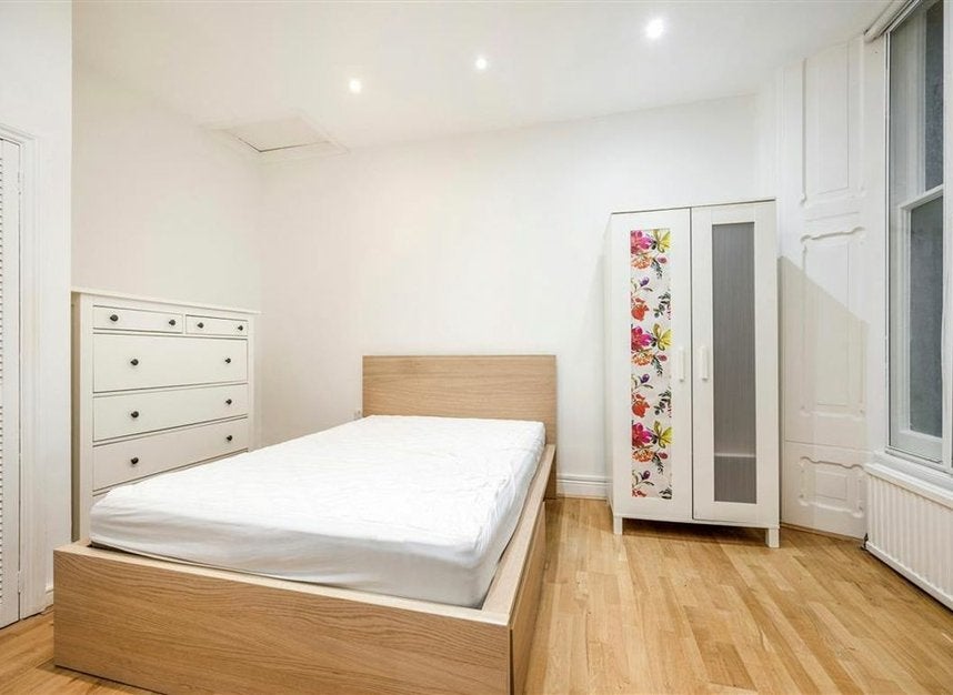 Flat Queen's Gate Terrace in Greater London