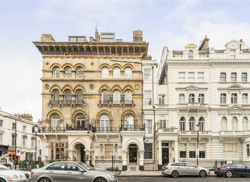Flat Queen's Gate Terrace in Greater London