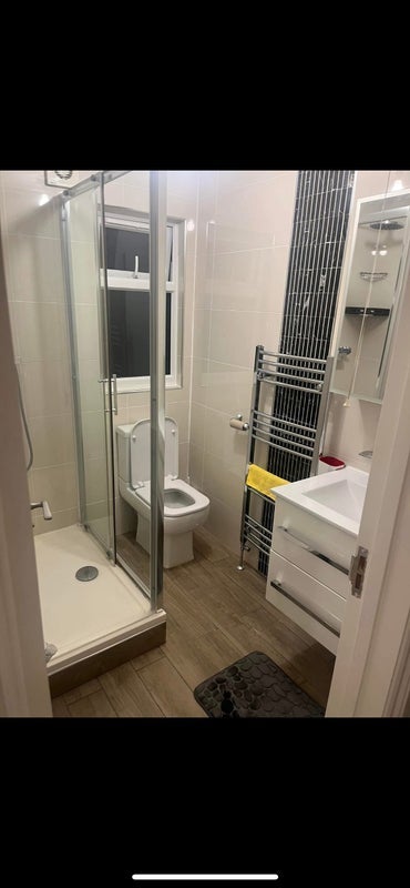 Room Ainslie Wood Road in Greater London