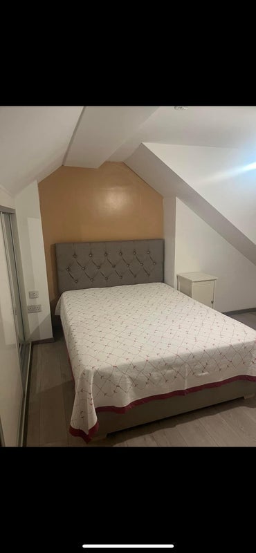 Room Ainslie Wood Road in Greater London