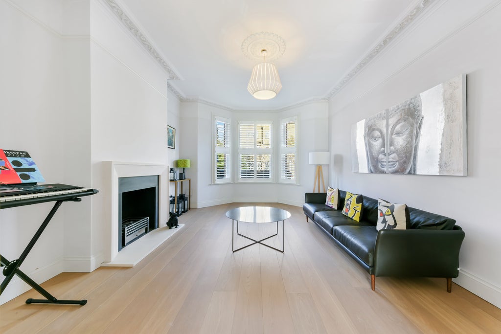House Rosehill Road in Greater London
