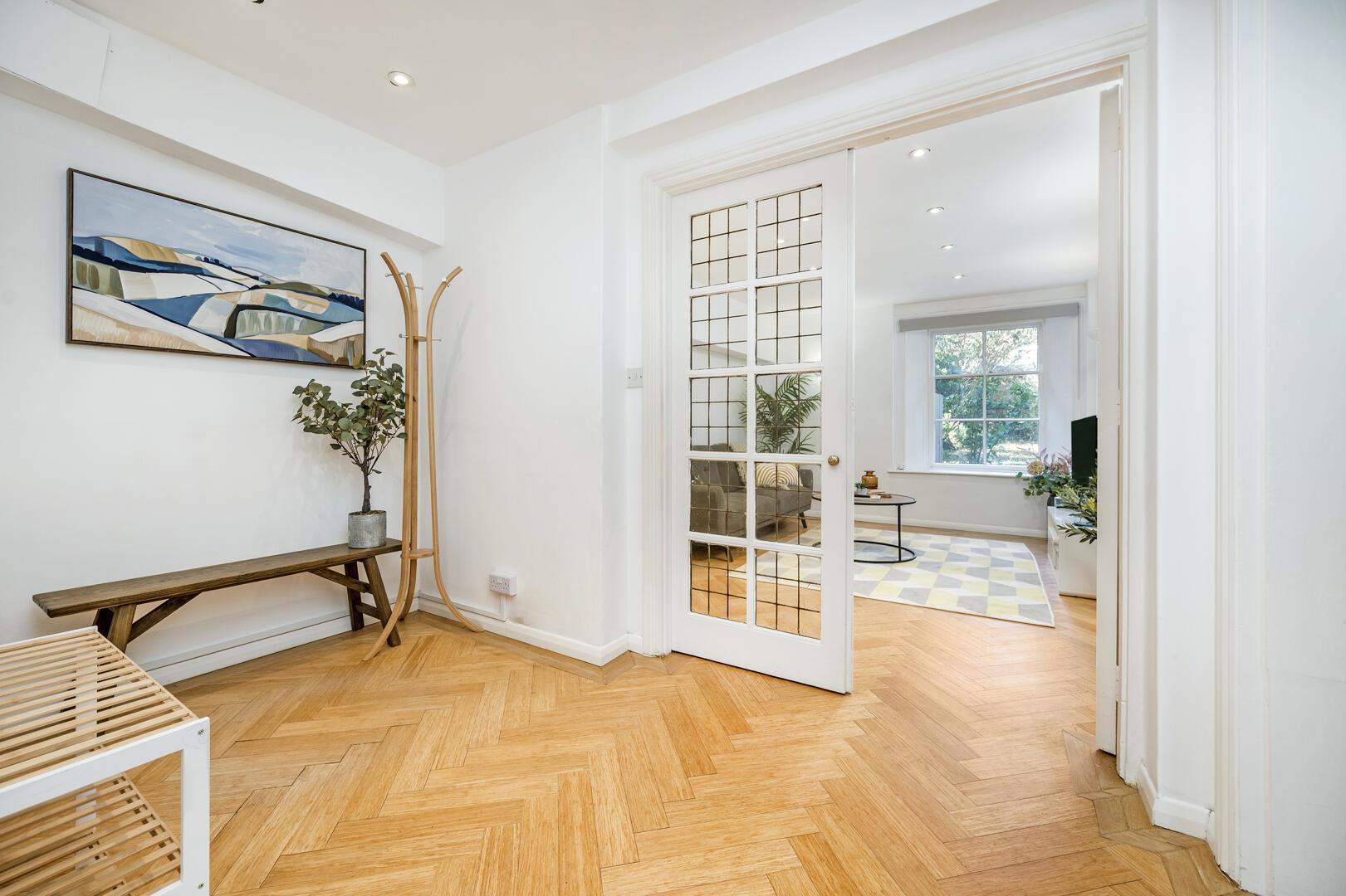 Flat Clarendon Road in Greater London