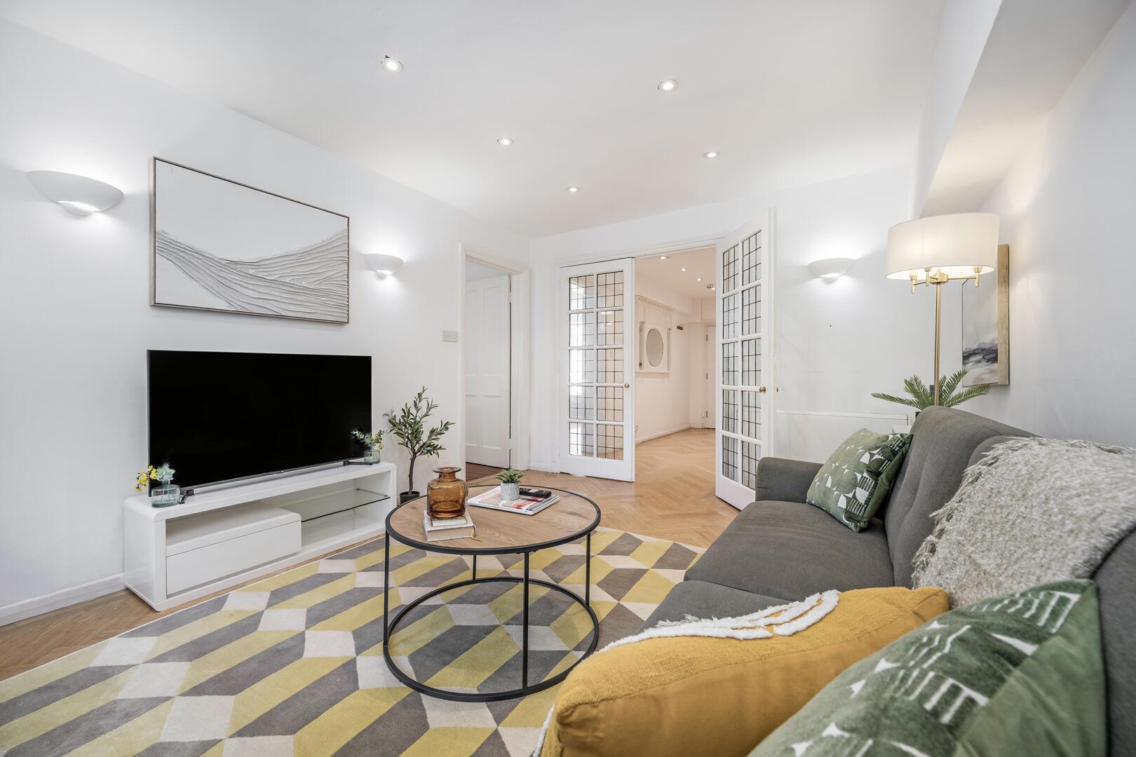 Flat Clarendon Road in Greater London