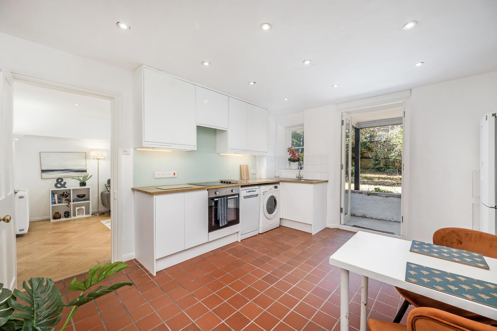 Flat Clarendon Road in Greater London