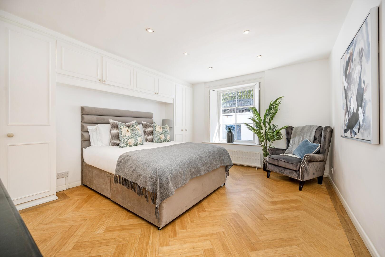 Flat Clarendon Road in Greater London
