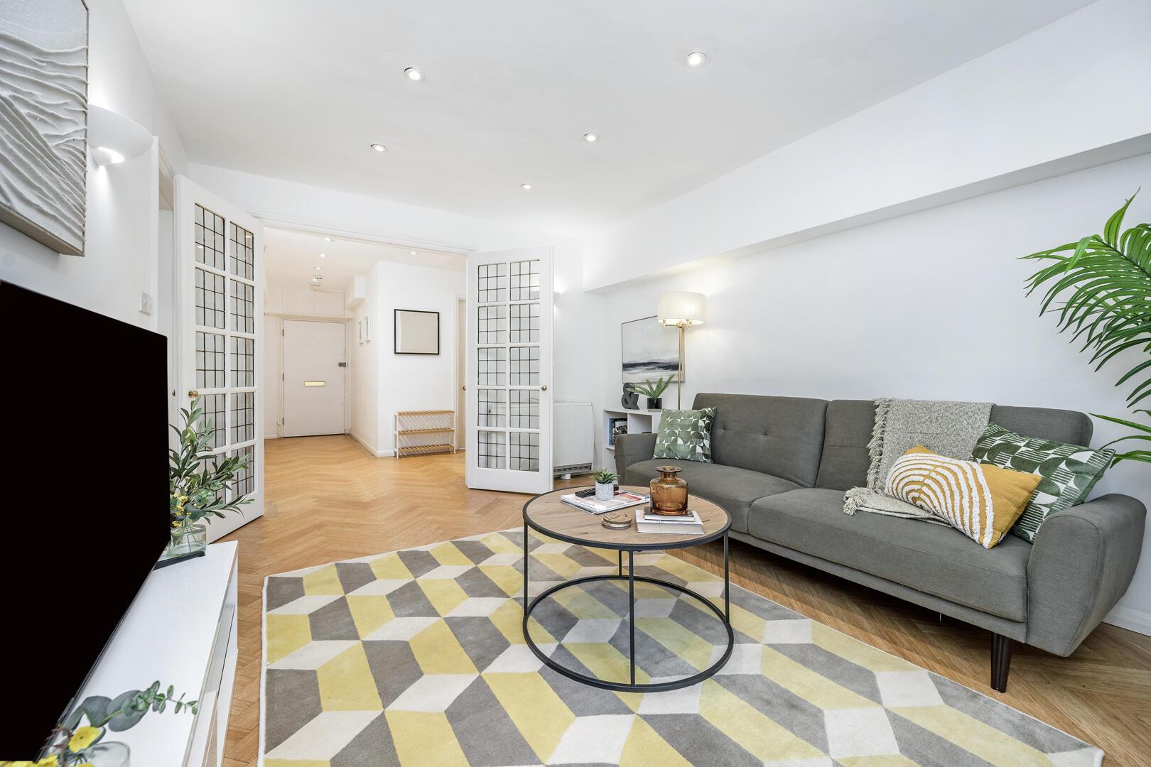 Flat Clarendon Road in Greater London