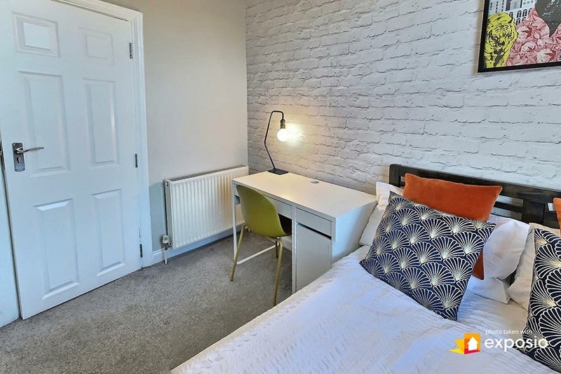 Room Clonmell Road in Greater London