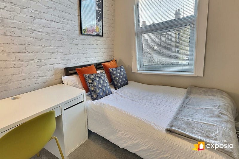 Room Clonmell Road in Greater London