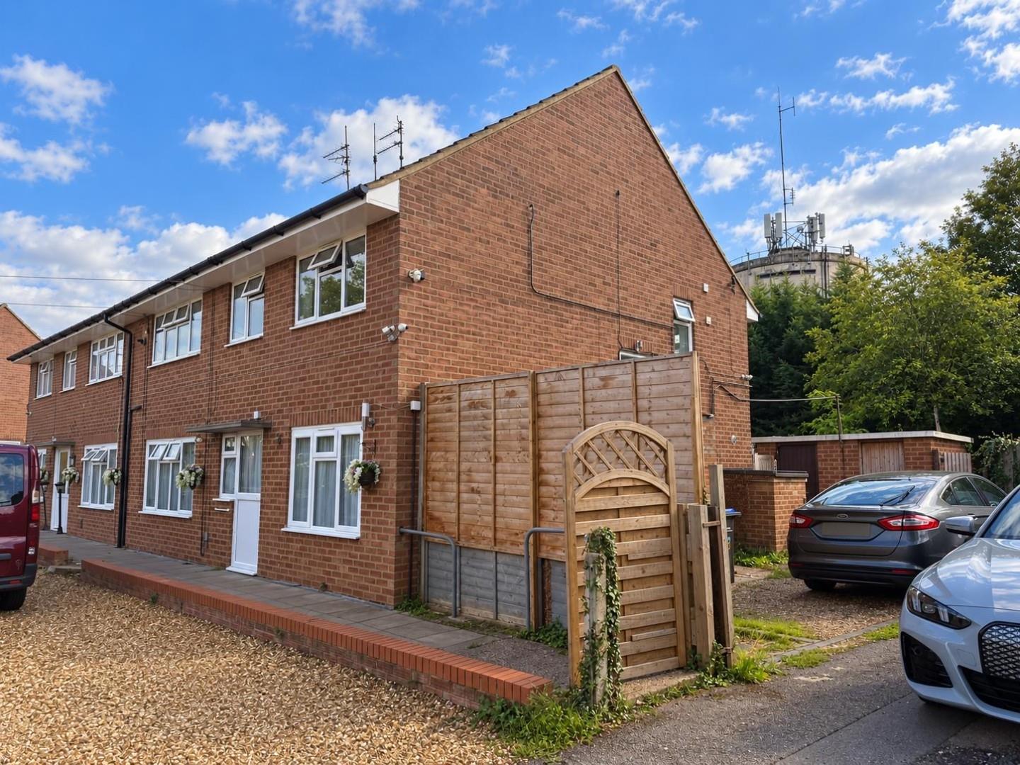 Flat Bouverie Road in Hardingstone