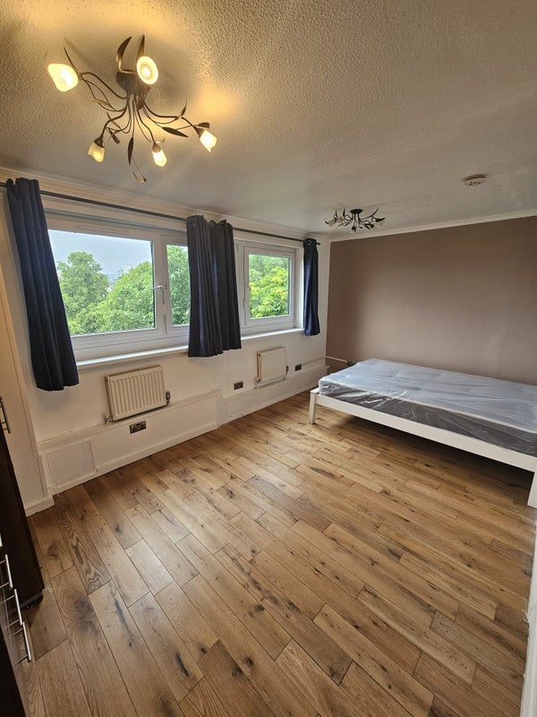 Room Ericcson Close in Greater London