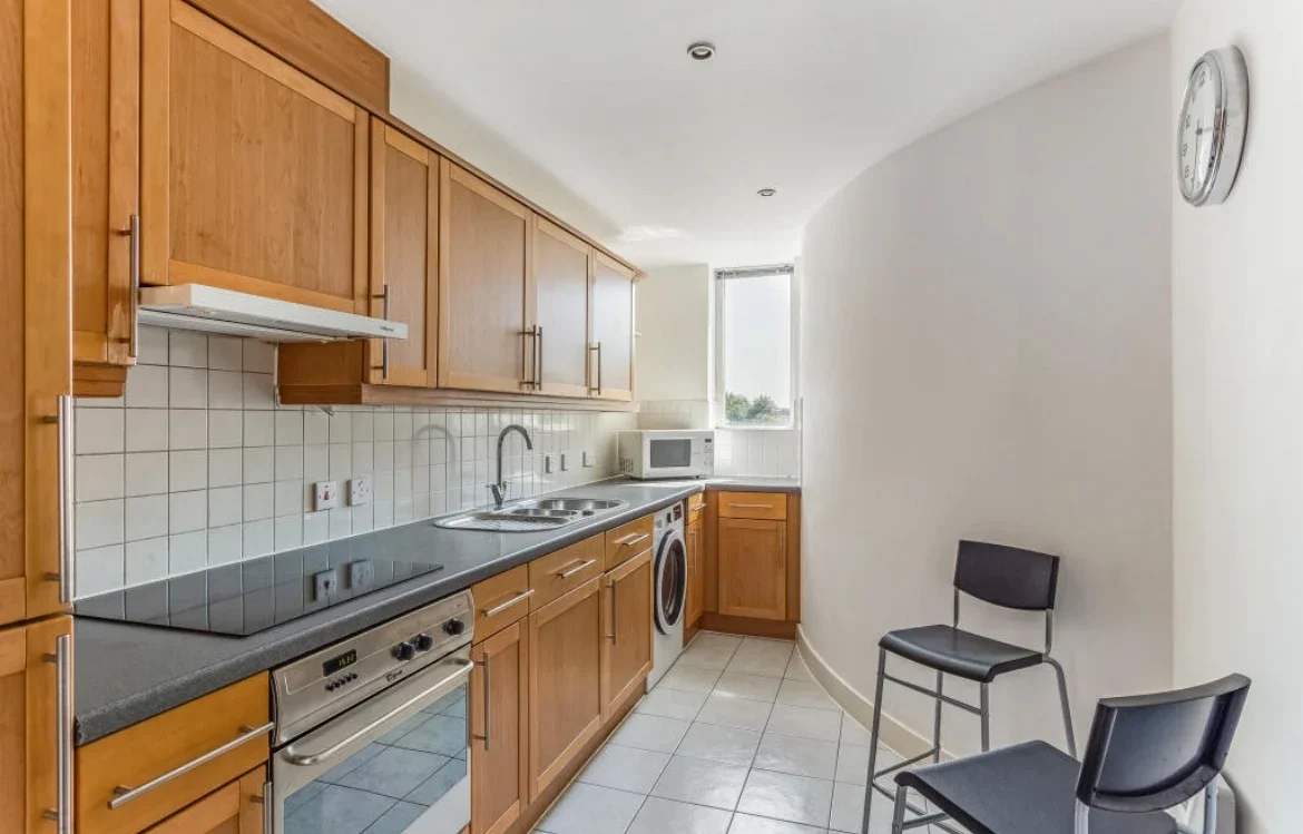 Flat Manchester Road in Greater London