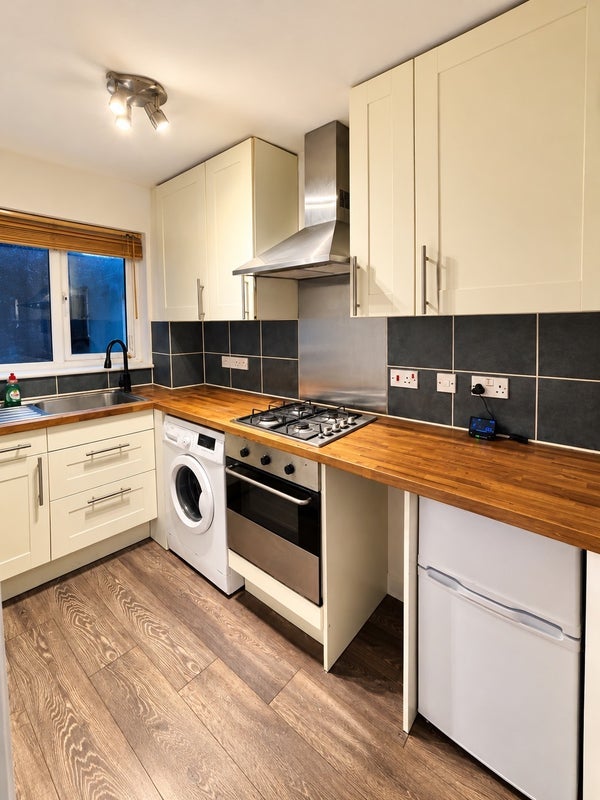 Flat Victoria Street in Slough