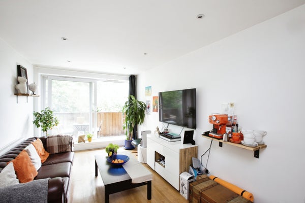Flat Raglan Road in London