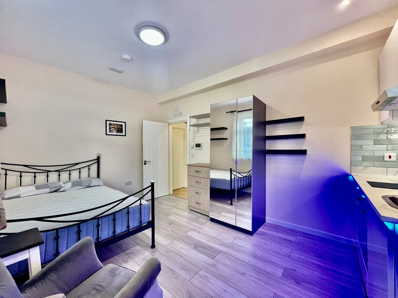Flat Hillcroft Crescent in Greater London