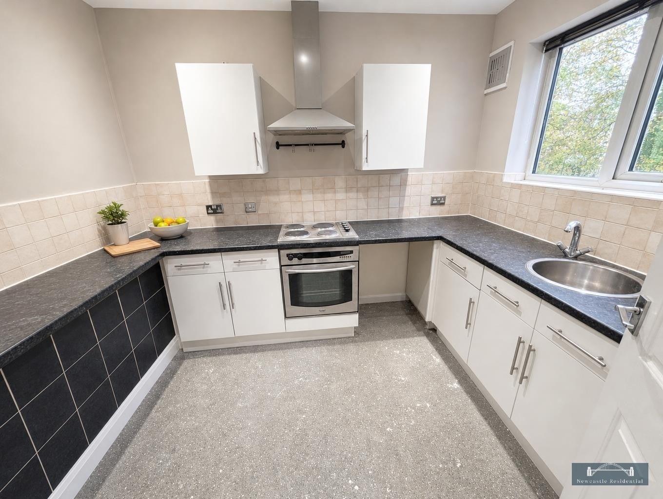 Flat Jesmond Park Court in Newcastle upon Tyne