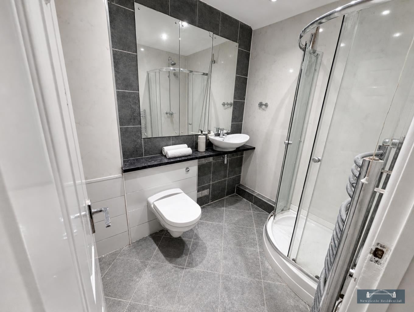 Flat Jesmond Park Court in Newcastle upon Tyne