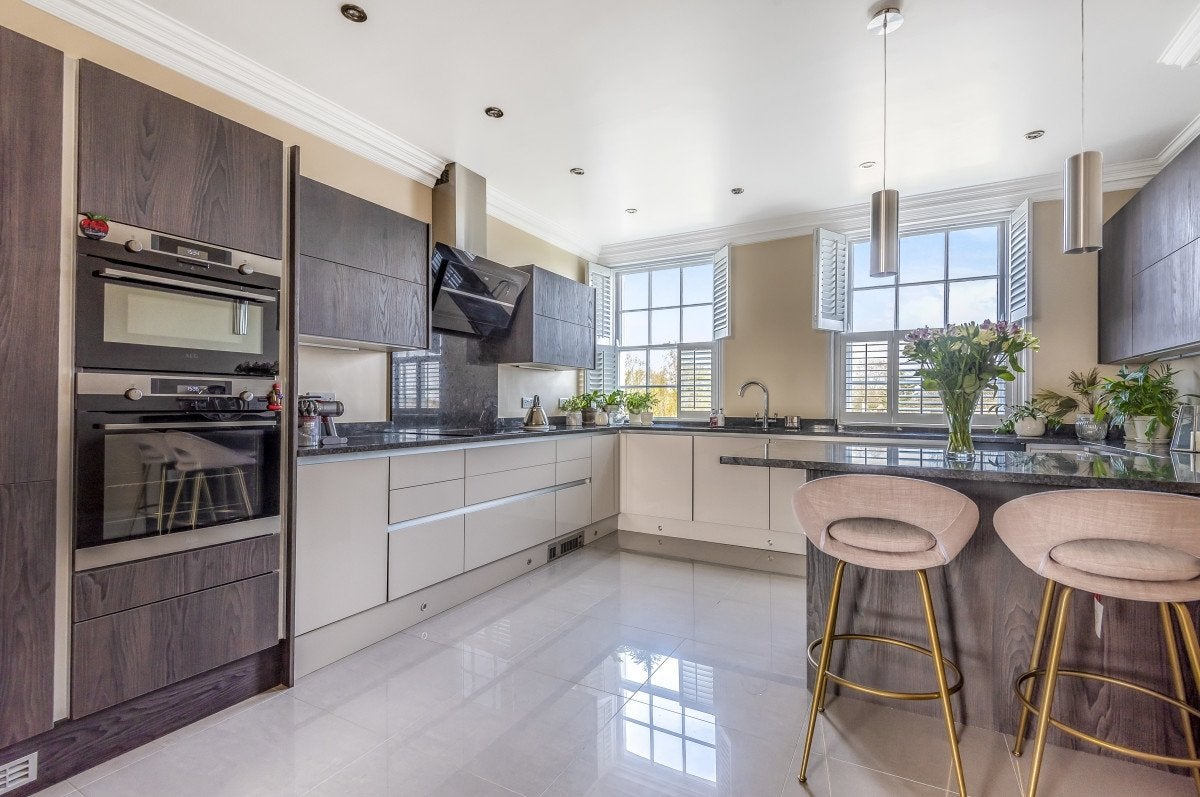 Flat Kidbrooke Gardens in Greater London
