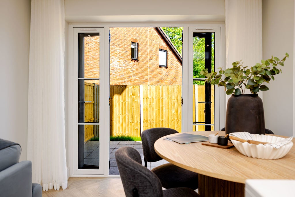Flat Farleigh Road in Warlingham