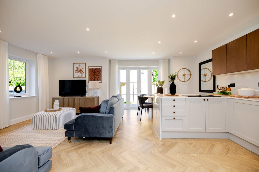Flat Farleigh Road in Warlingham