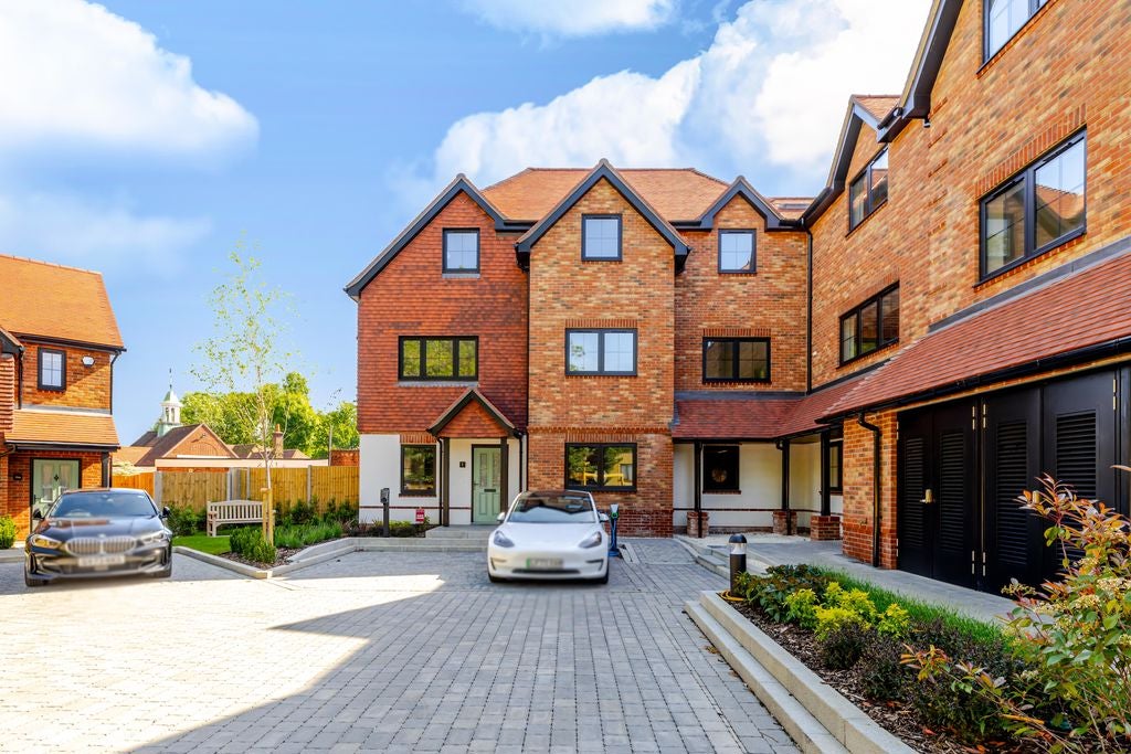 Flat Farleigh Road in Warlingham