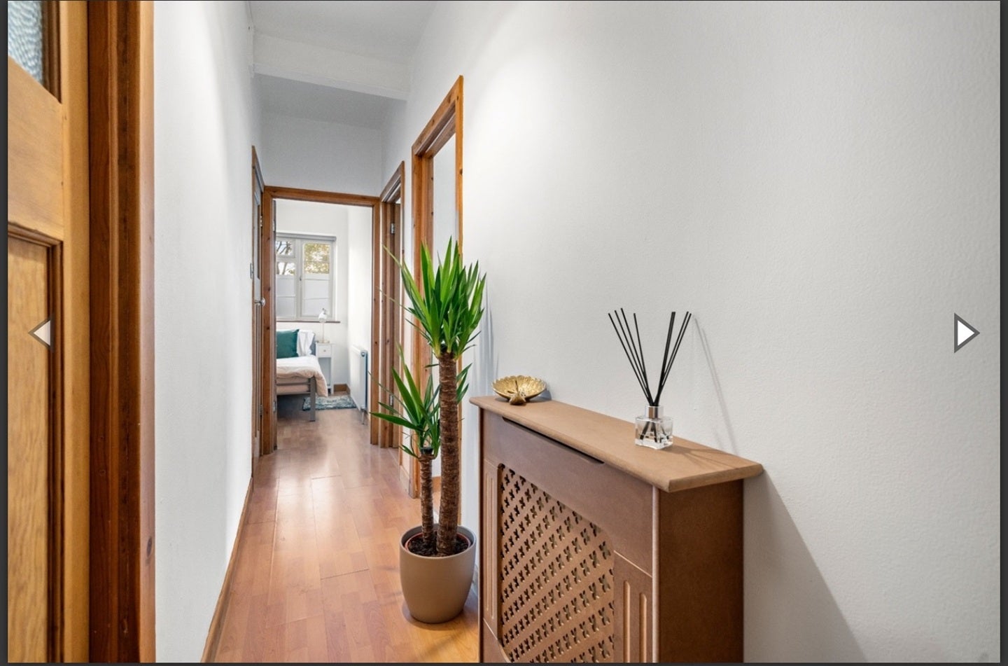 Flat Crownstone Road in Greater London