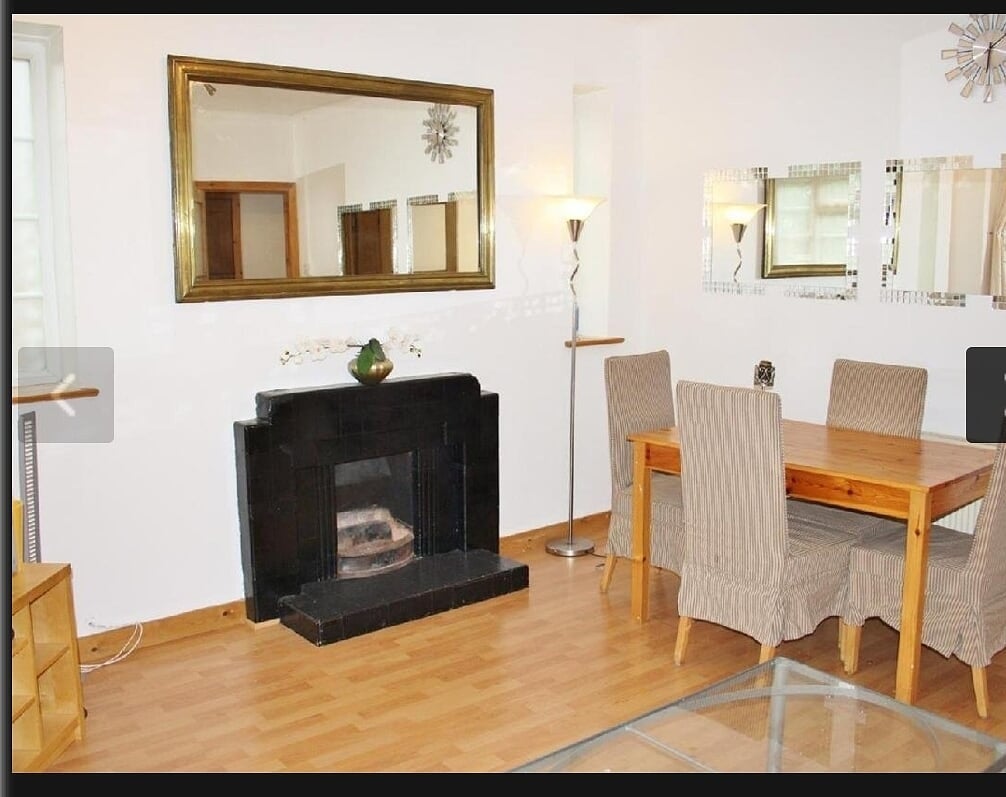 Flat Crownstone Road in Greater London